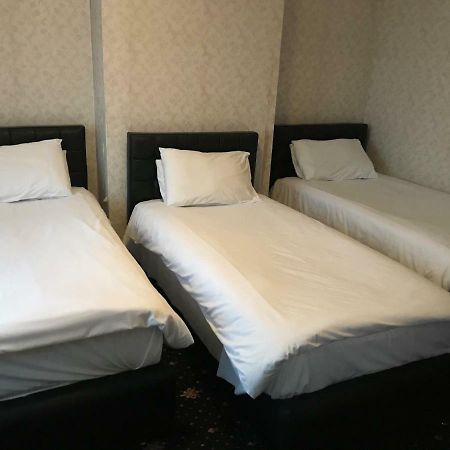 Airport Guest House Слау Экстерьер фото