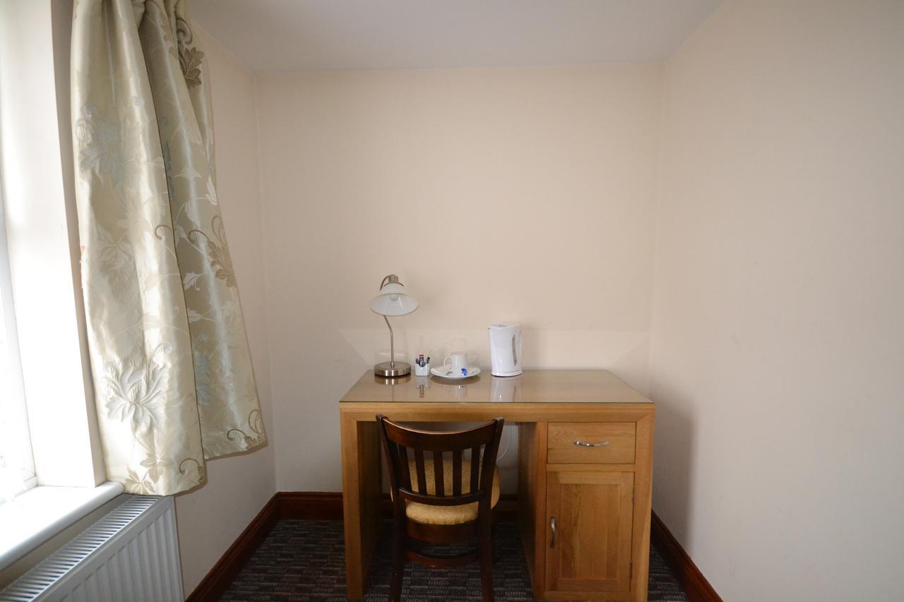 Airport Guest House Слау Экстерьер фото