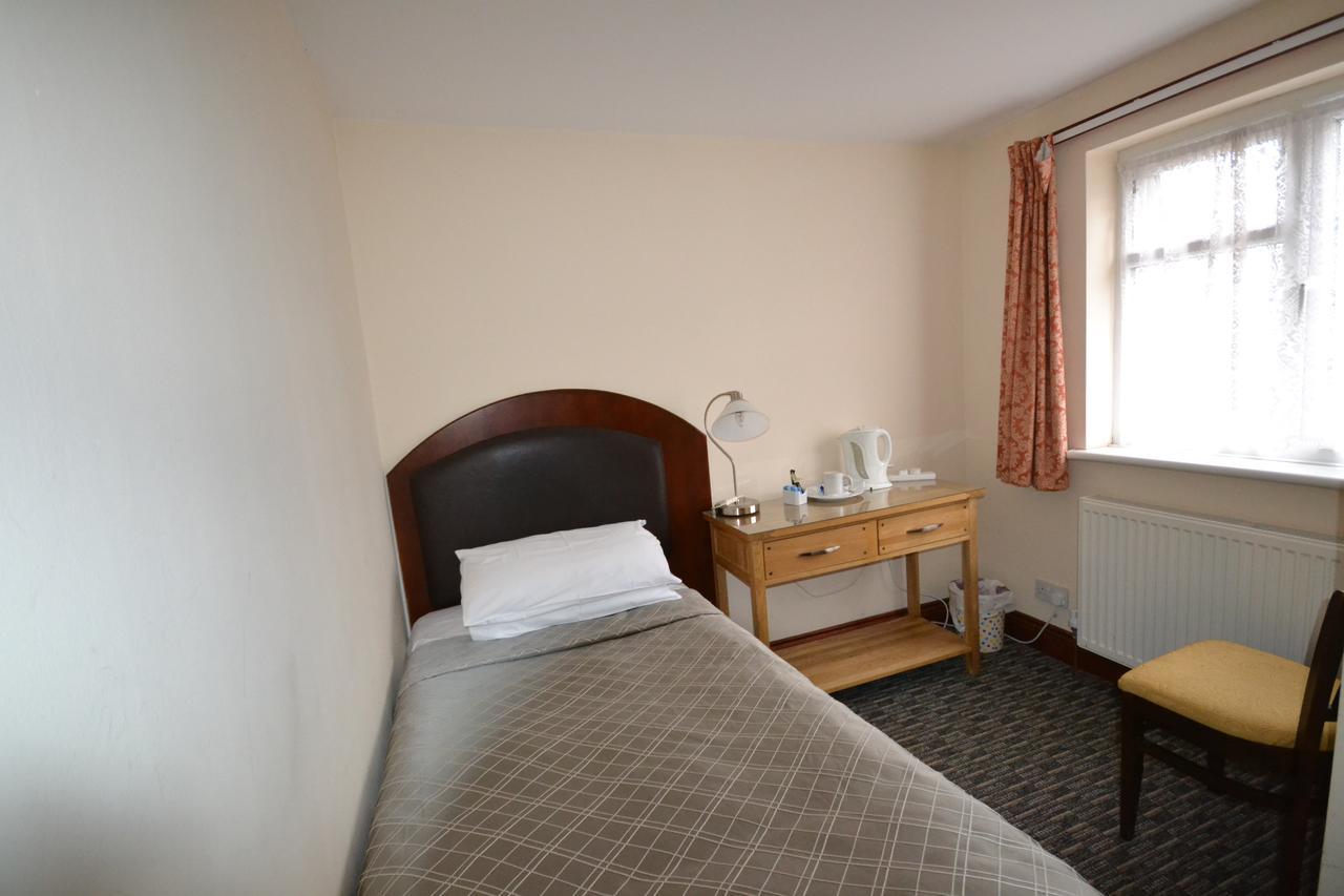 Airport Guest House Слау Экстерьер фото