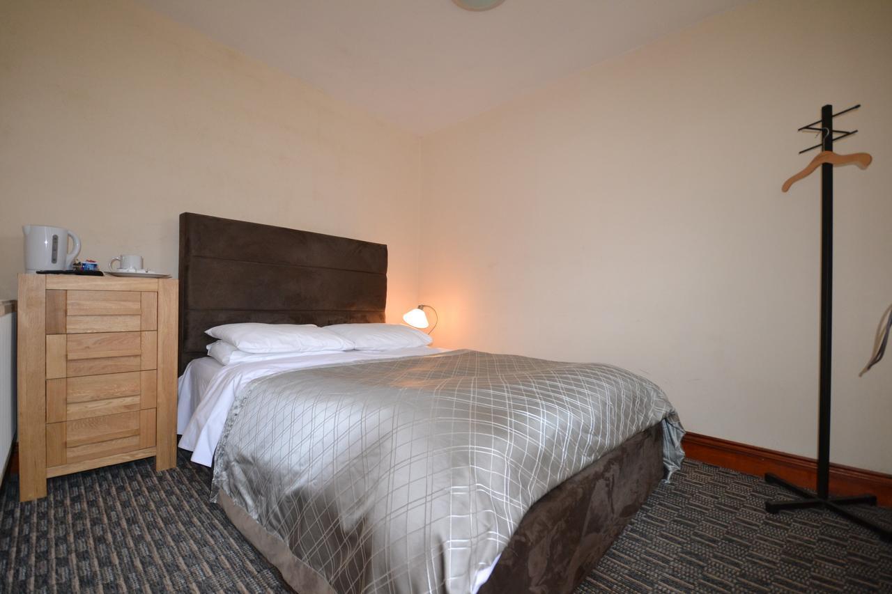 Airport Guest House Слау Экстерьер фото