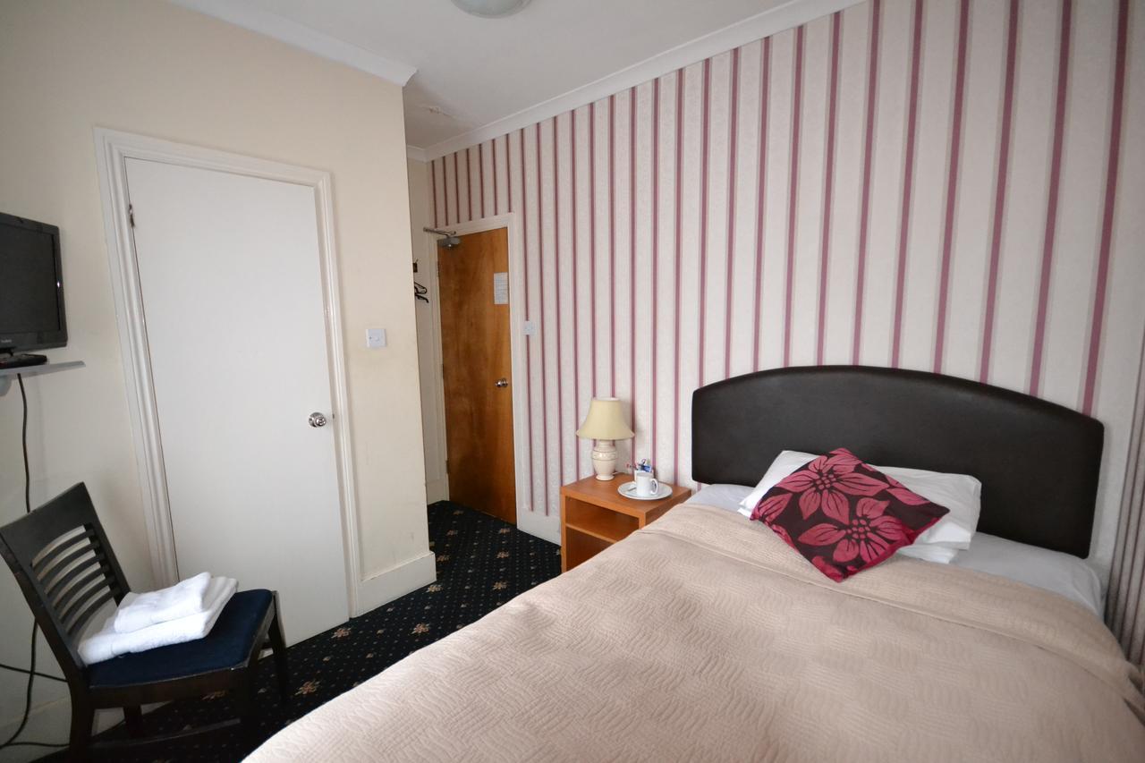 Airport Guest House Слау Экстерьер фото