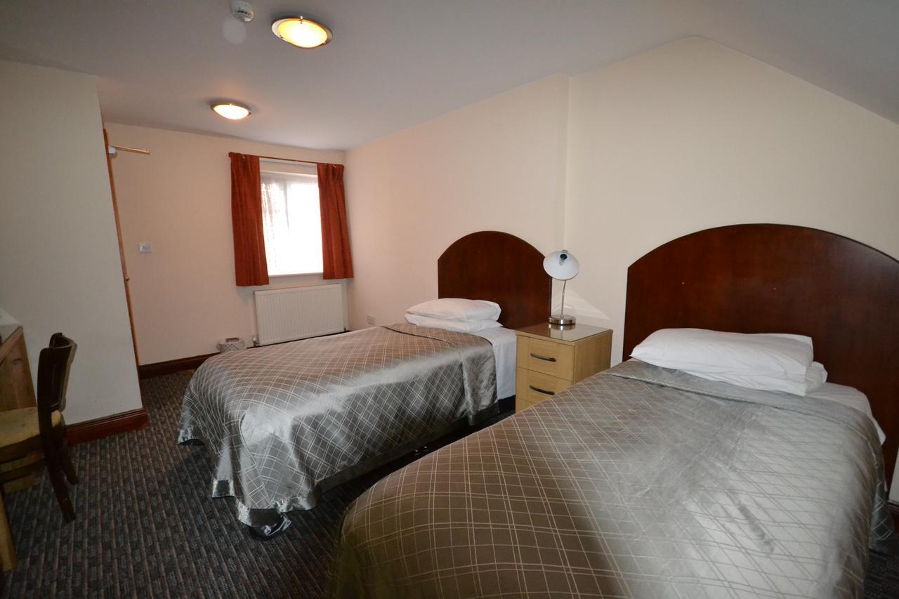 Airport Guest House Слау Экстерьер фото