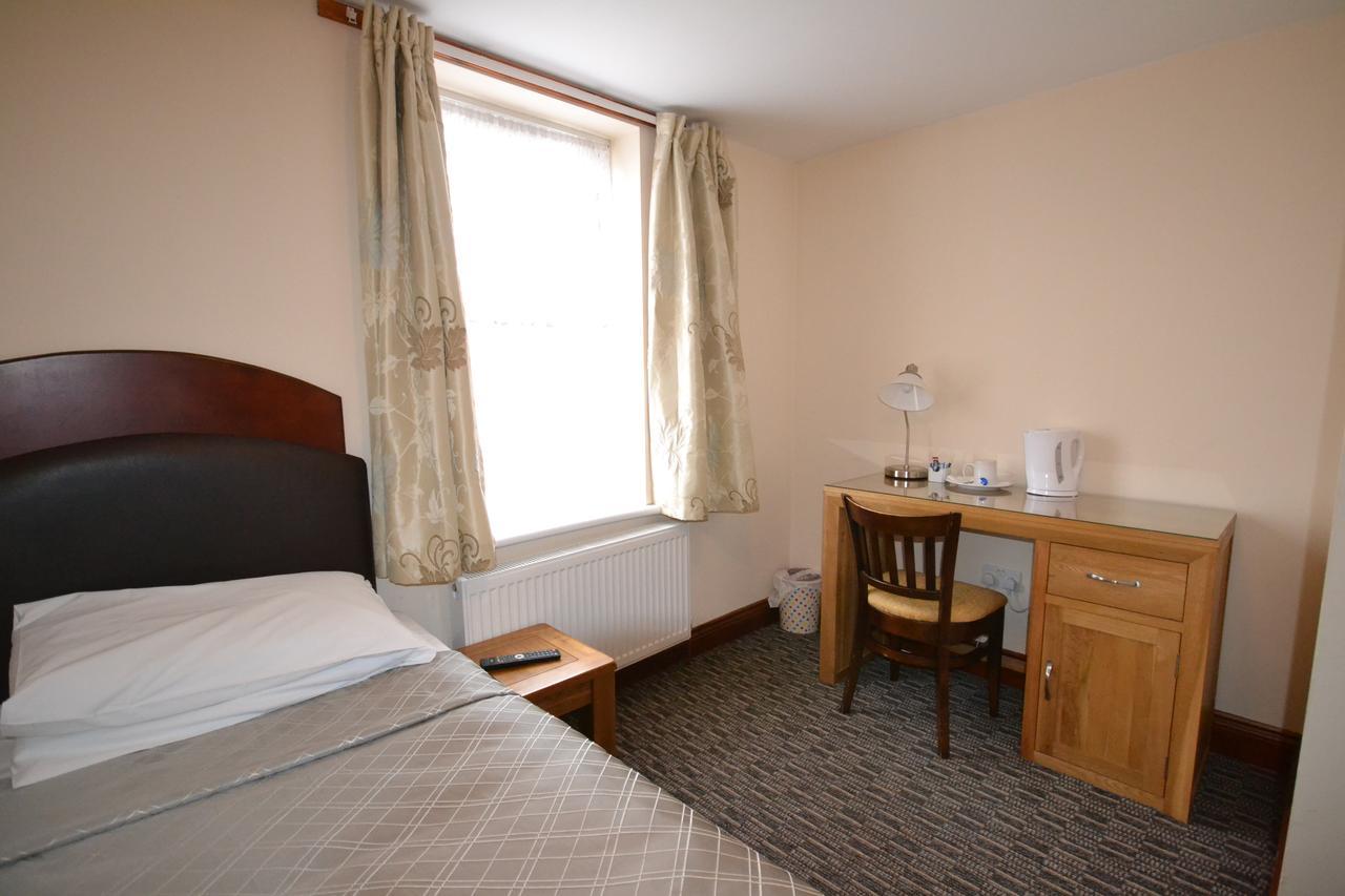 Airport Guest House Слау Экстерьер фото
