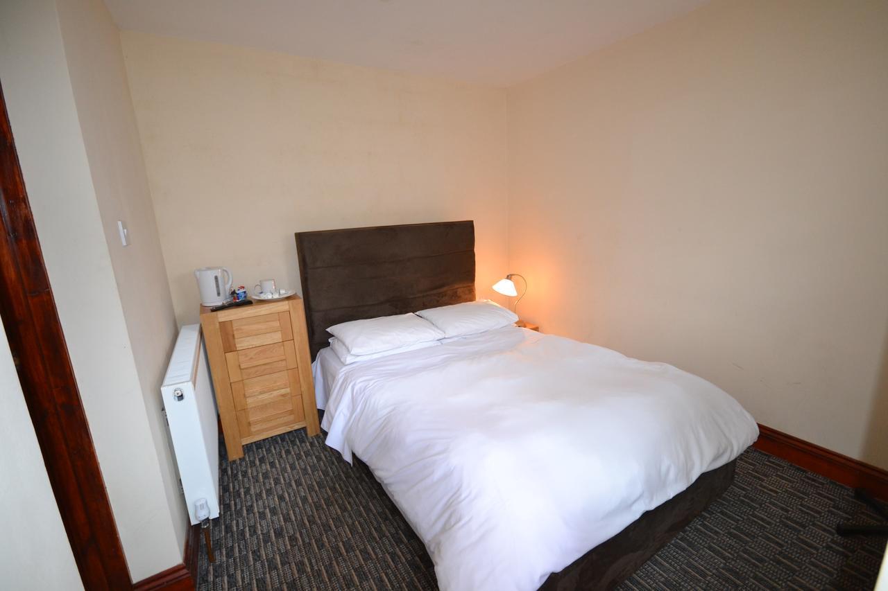Airport Guest House Слау Экстерьер фото