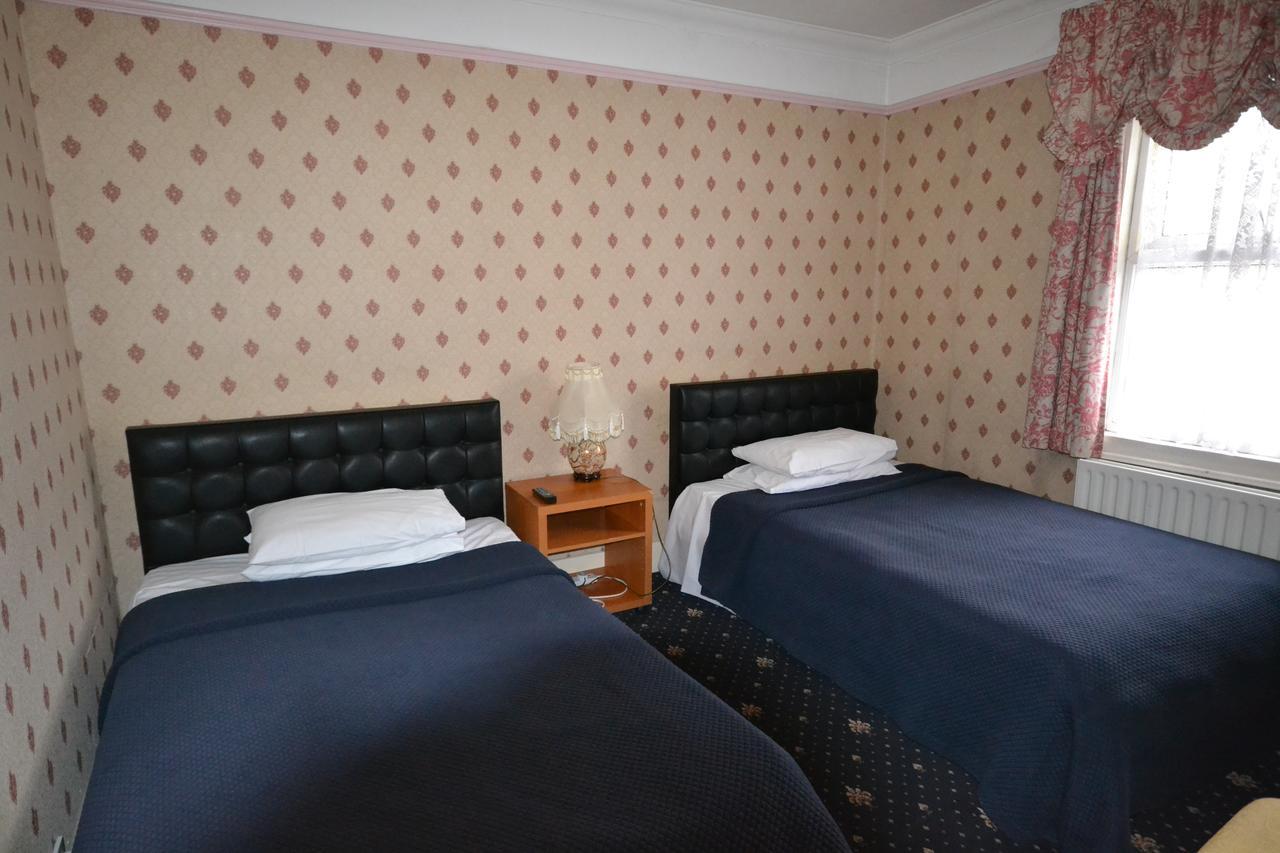 Airport Guest House Слау Экстерьер фото