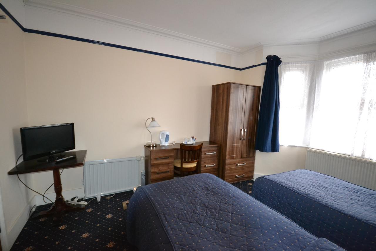 Airport Guest House Слау Экстерьер фото