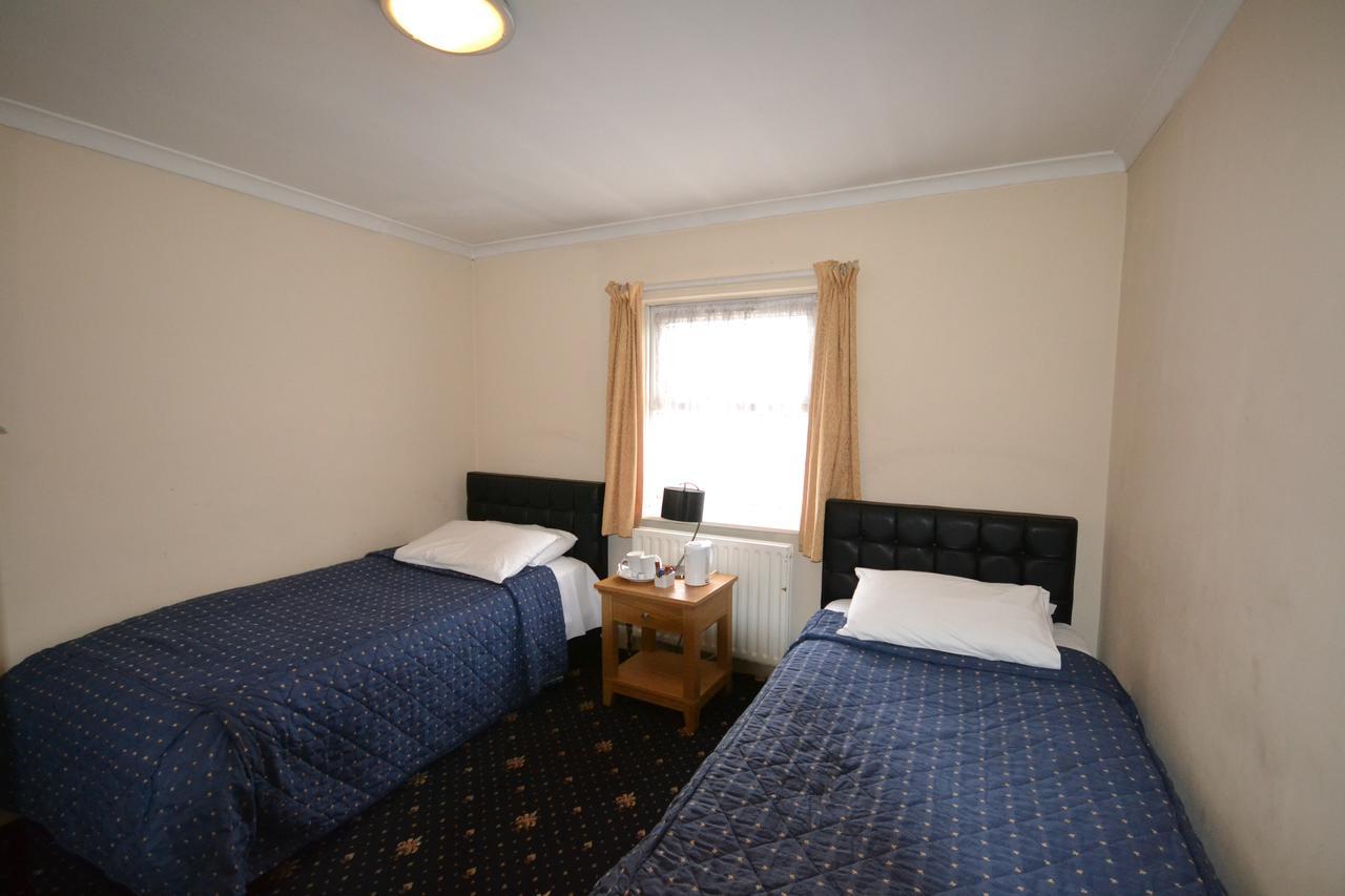 Airport Guest House Слау Экстерьер фото
