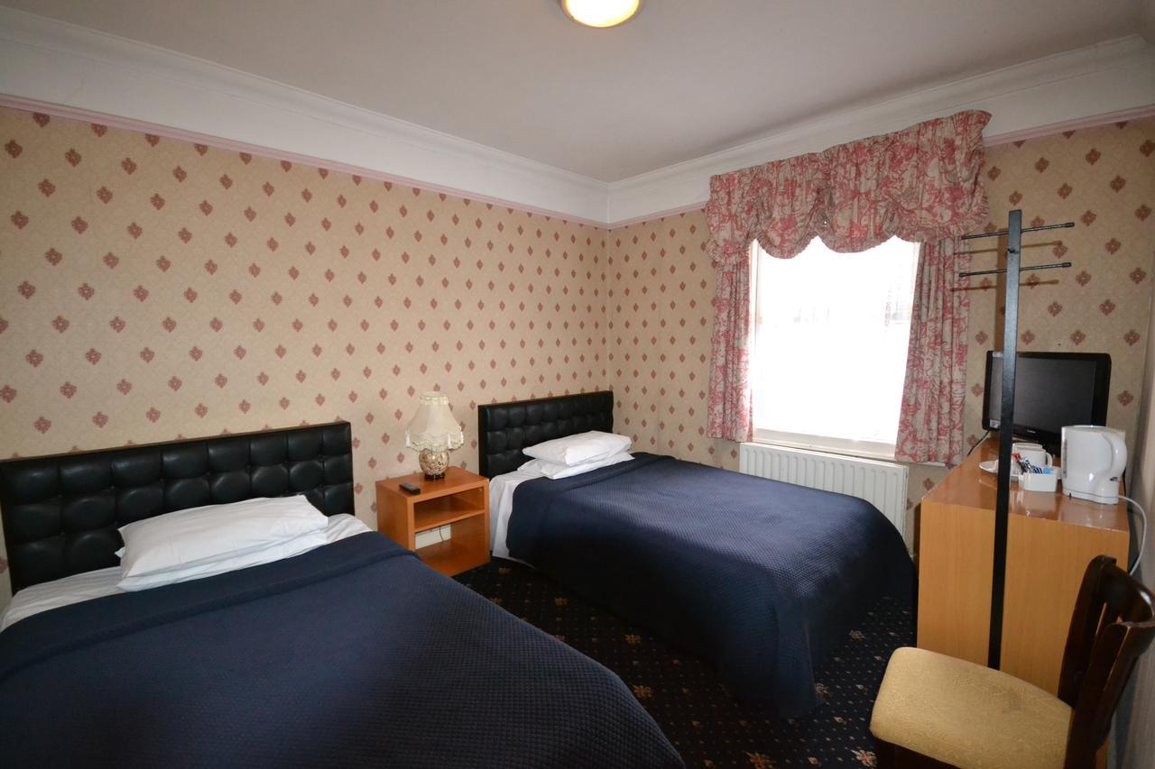 Airport Guest House Слау Экстерьер фото