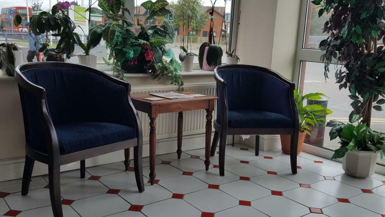 Airport Guest House Слау Экстерьер фото