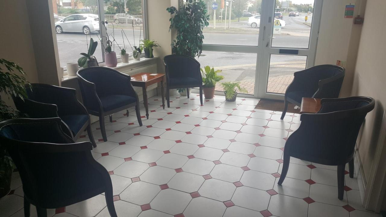 Airport Guest House Слау Экстерьер фото